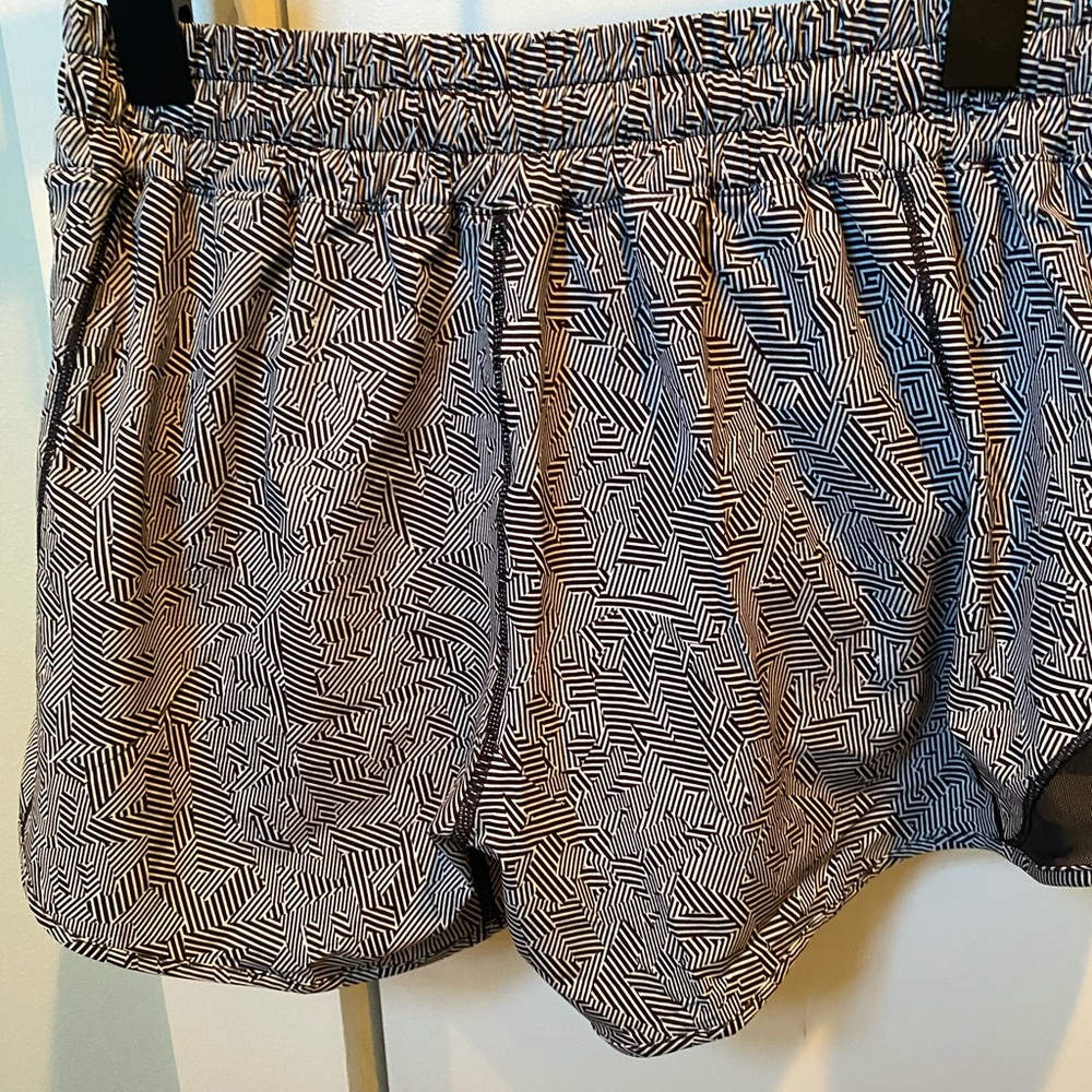 Lululemon NWT hotty hot shorts size 8
